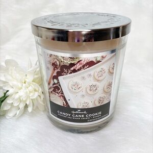 Soy Blend 3 Wick Candle Hallmark CANDY CANE COOKIE NEW